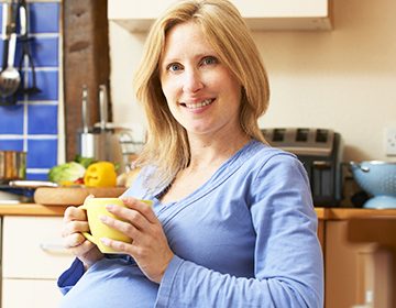 Чем полезна брусника для беременных, риски употребления ягод и листа