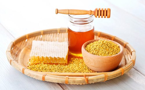 Медовые соты, пыльца и мед