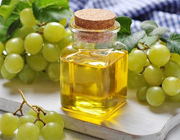 Полезные свойства и противопоказания масла виноградных косточек: значение в кулинарии, медицине, косметологии